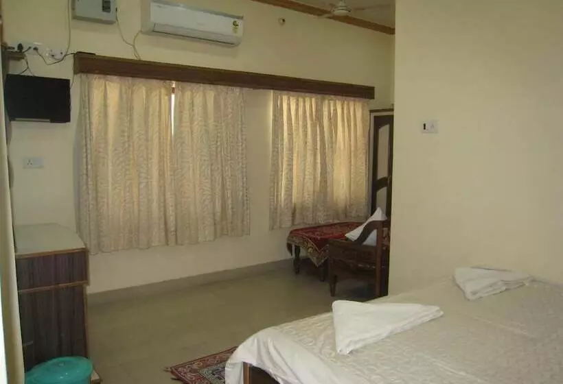 ホテル Kedareswar B&b