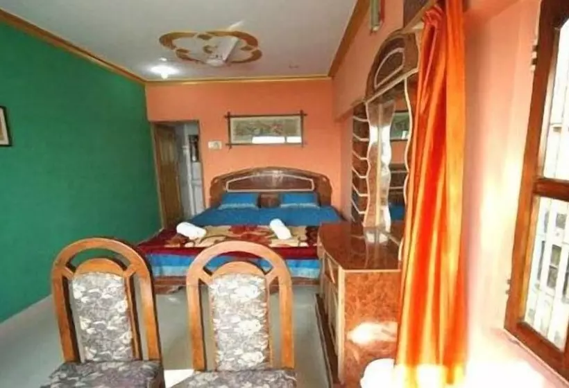 ホテル Kedareswar B&b