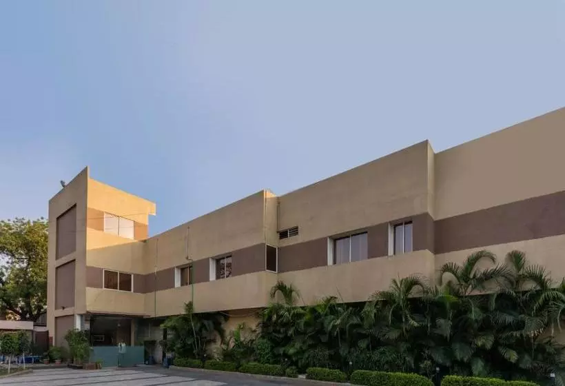 Отель Oyo Premium Jhalawar Road