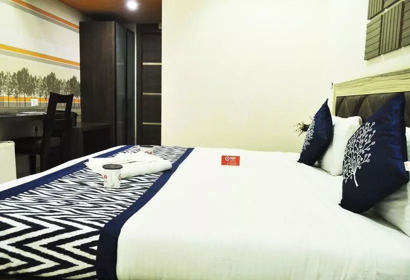 ホテル Oyo Premium Laxmi Nagar