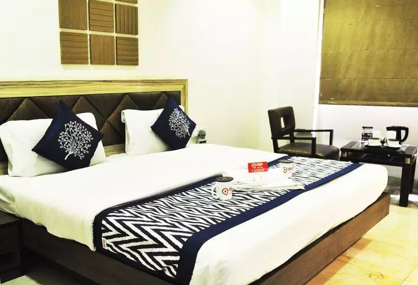 ホテル Oyo Premium Laxmi Nagar
