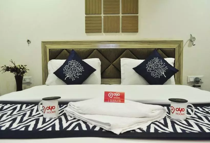 ホテル Oyo Premium Laxmi Nagar