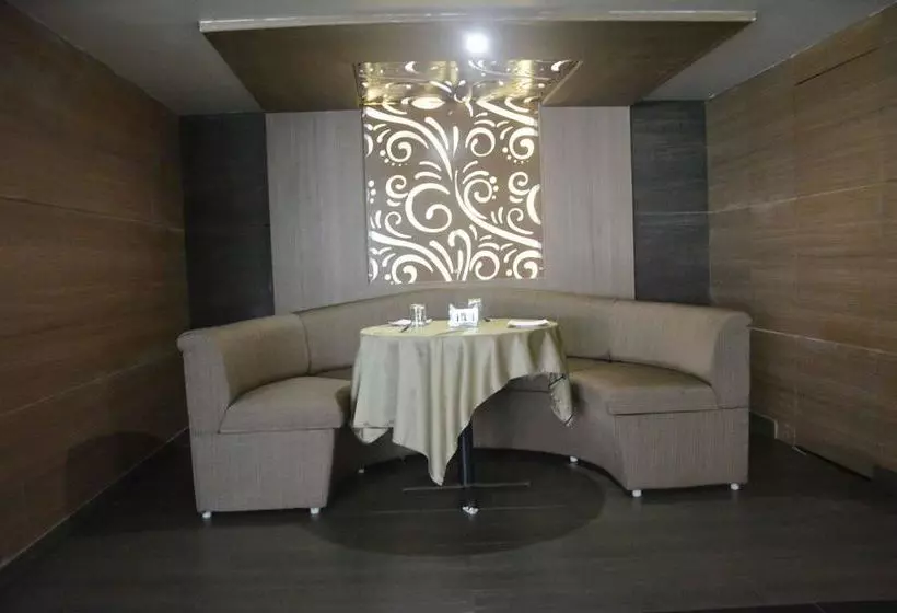 호텔 Oyo Rooms Court Circle