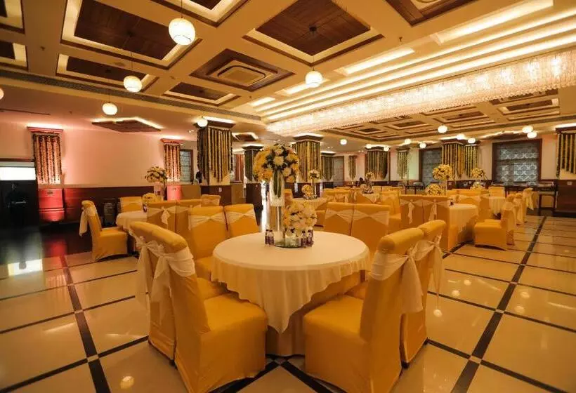 Отель Saffron Leaf