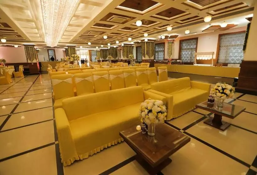 Отель Saffron Leaf