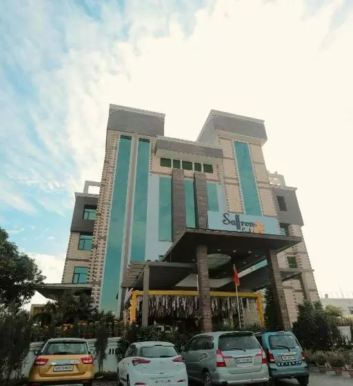 Отель Saffron Leaf