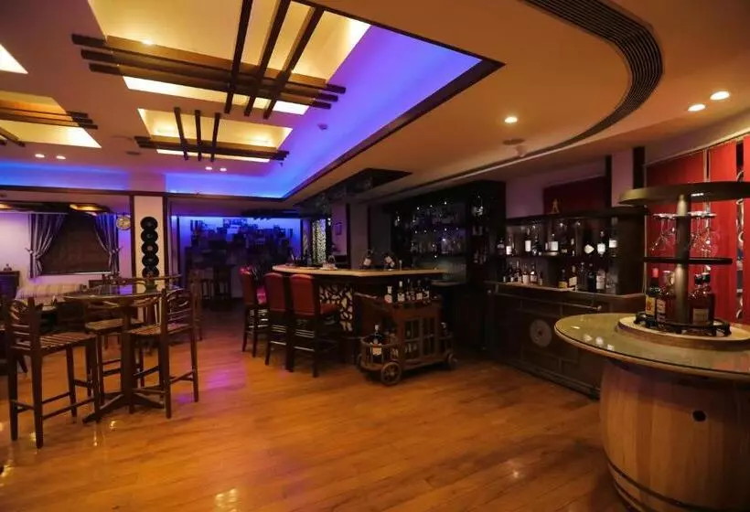 Отель Saffron Leaf