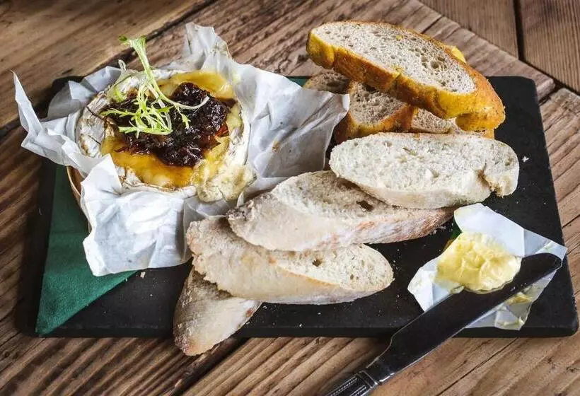 هتل The Old Ship Aground