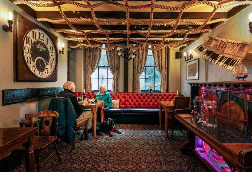 Отель The Old Ship Aground