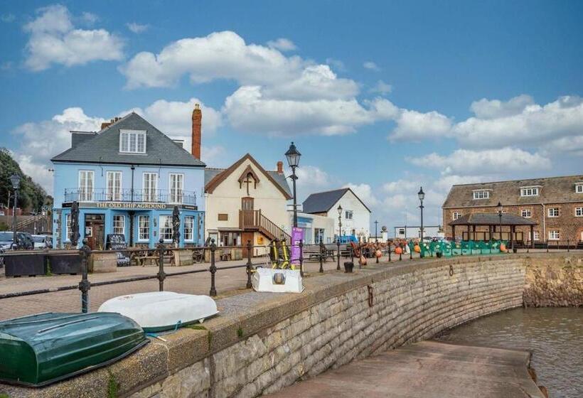 Отель The Old Ship Aground