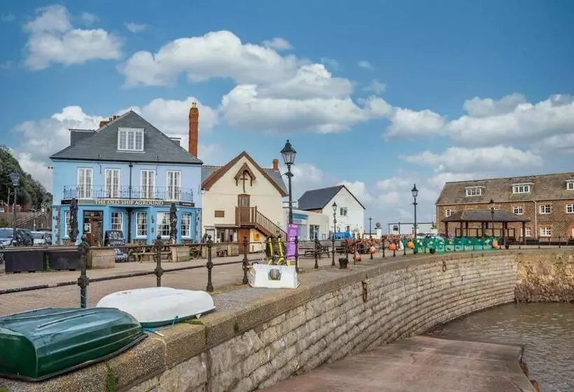 هتل The Old Ship Aground