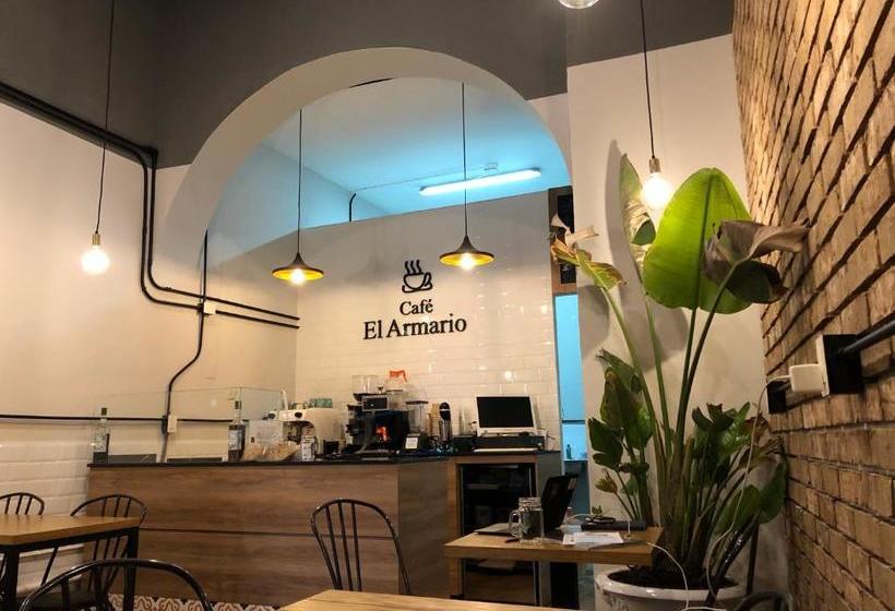 Hostal El Armario Hostel