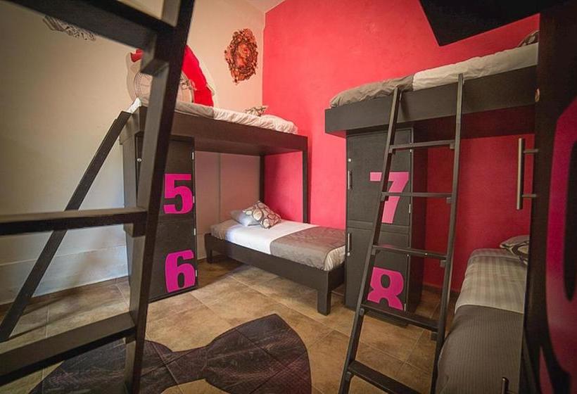 Hostal El Armario Hostel