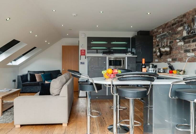 Base Serviced Apartments Sir Thomas Street