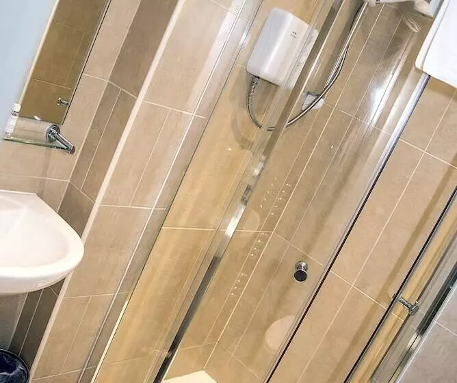 Base Serviced Apartments Sir Thomas Street