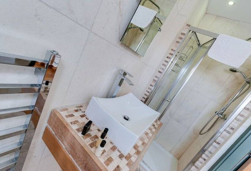 Base Serviced Apartments Sir Thomas Street