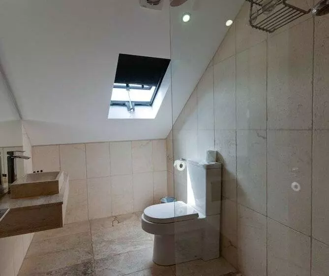 Base Serviced Apartments Sir Thomas Street