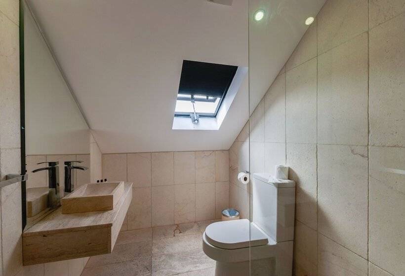 Base Serviced Apartments Sir Thomas Street