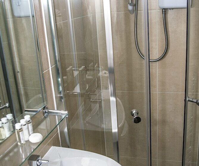 Base Serviced Apartments Sir Thomas Street