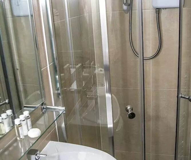 Base Serviced Apartments Sir Thomas Street