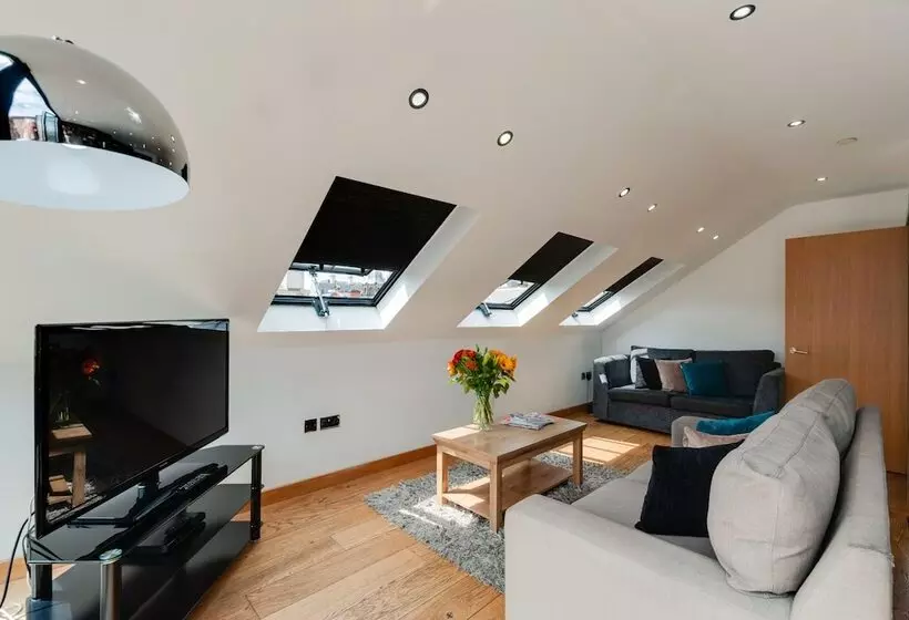 Base Serviced Apartments Sir Thomas Street