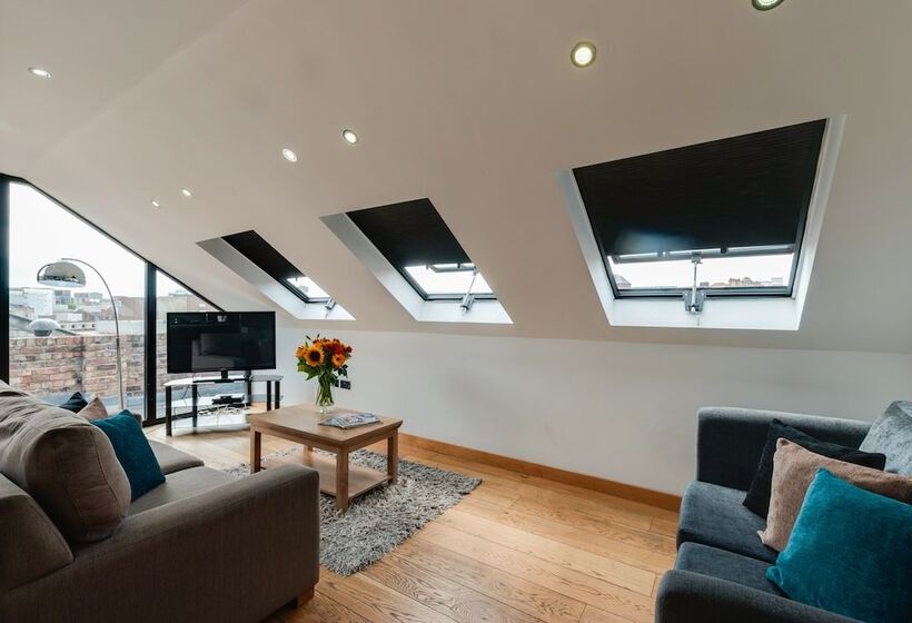 Base Serviced Apartments Sir Thomas Street