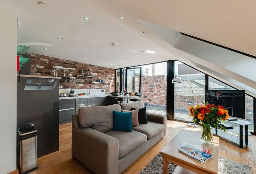 Base Serviced Apartments Sir Thomas Street