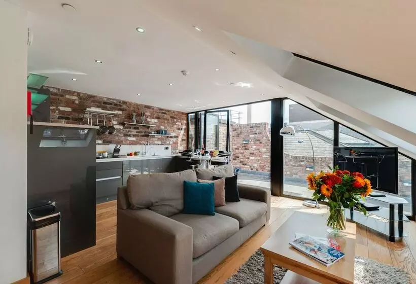 Base Serviced Apartments Sir Thomas Street