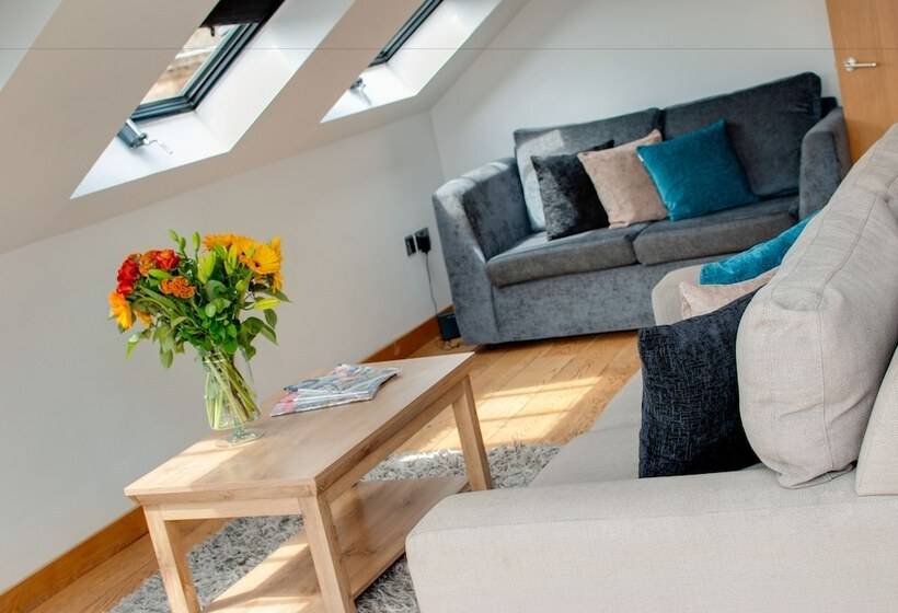 Base Serviced Apartments Sir Thomas Street