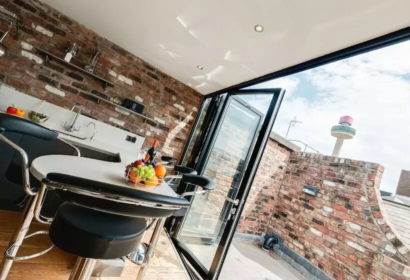 Base Serviced Apartments Sir Thomas Street