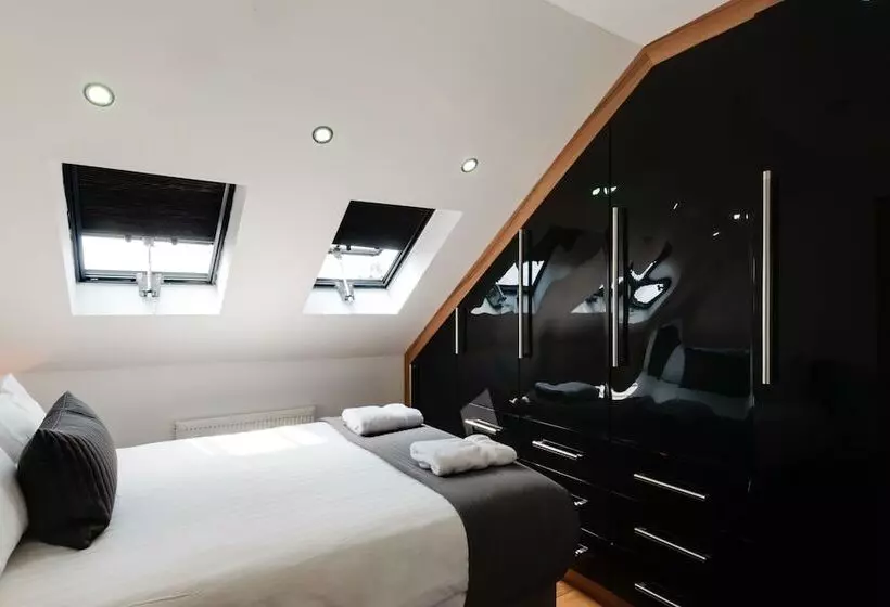 Base Serviced Apartments Sir Thomas Street