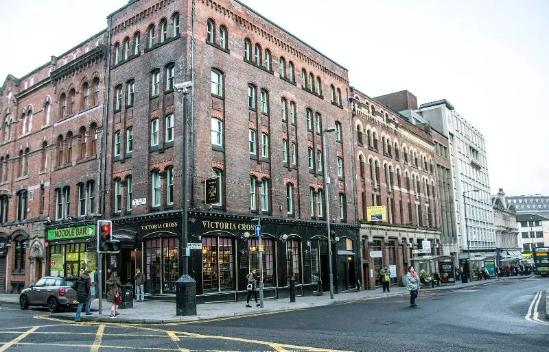 Base Serviced Apartments Sir Thomas Street