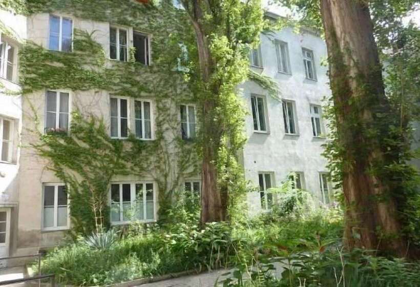 Govienna Small Modern Apartment