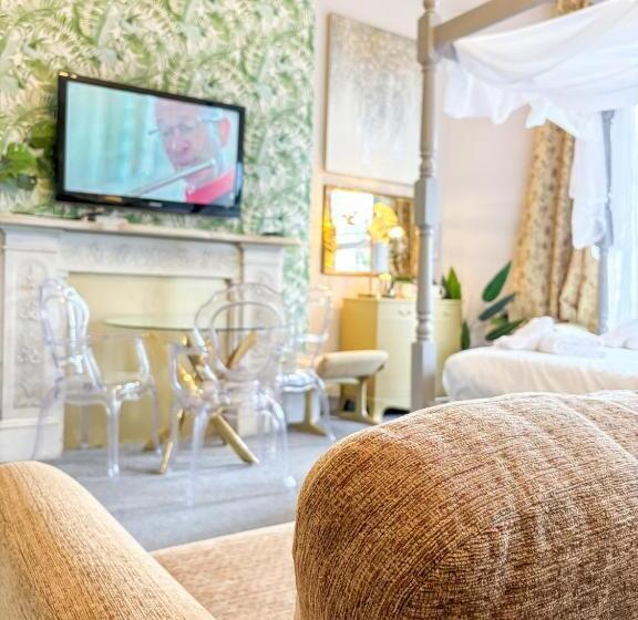 X Hotel Brunswick Square