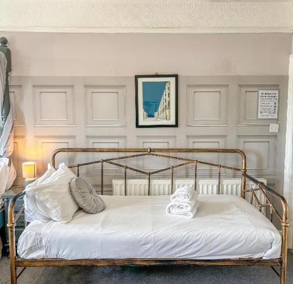 X Hotel Brunswick Square