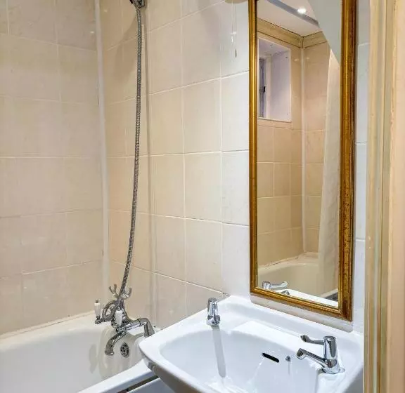 X Hotel Brunswick Square