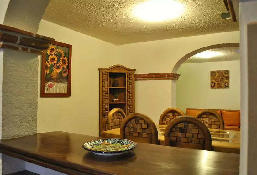 Отель Casa Geranios Tequisquiapan