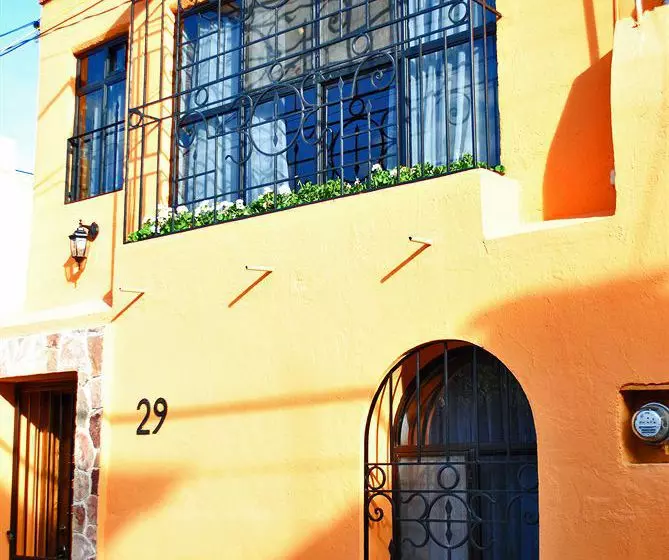 Отель Casa Geranios Tequisquiapan