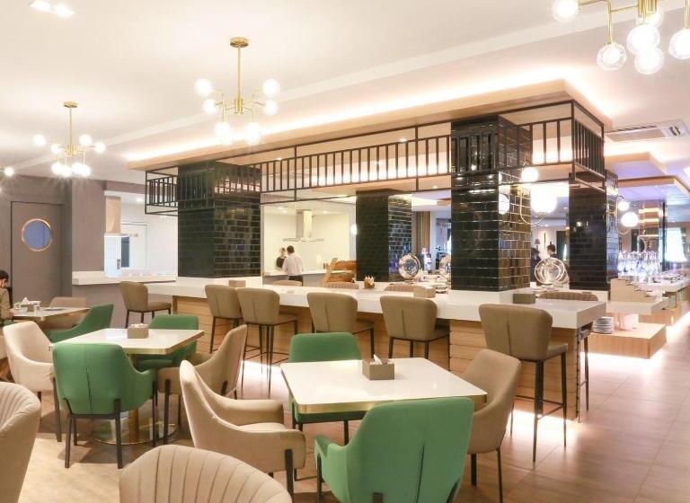 호텔 Golden City Rayong