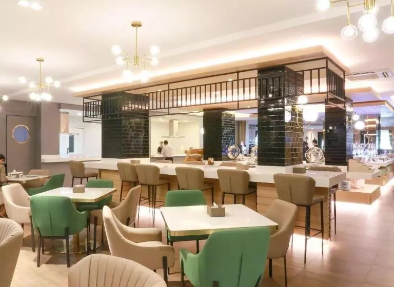 호텔 Golden City Rayong