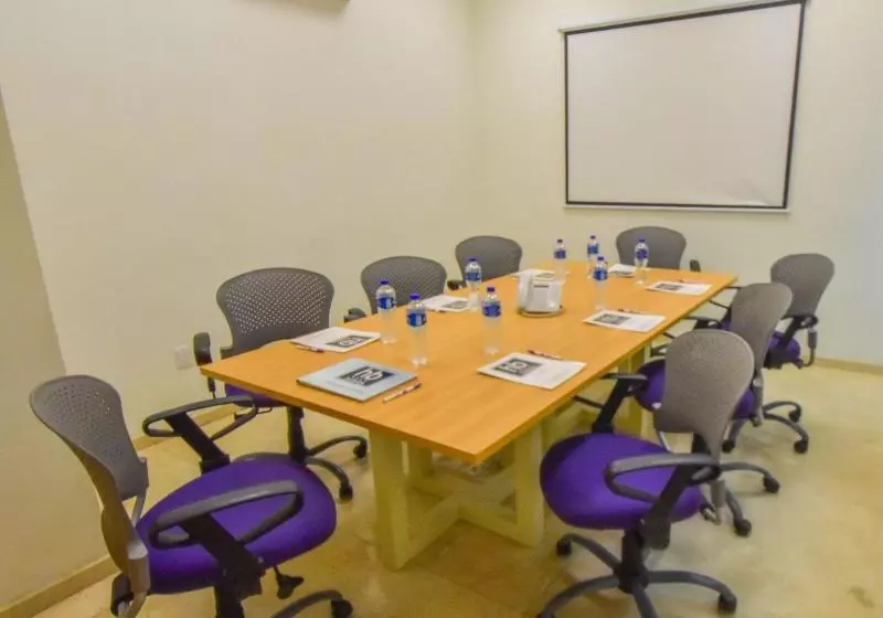 Отель Hb Cordoba