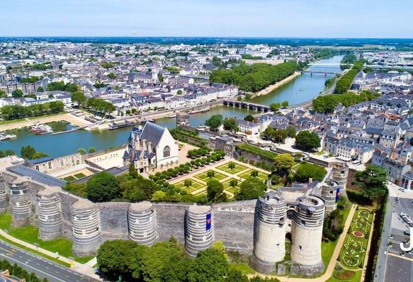 هتل Logis Hôtels Hôtel Marguerite D Anjou Angers Château