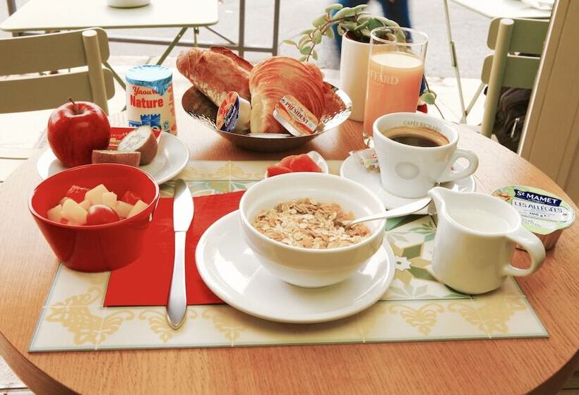 هتل Logis Hôtels Hôtel Marguerite D Anjou Angers Château