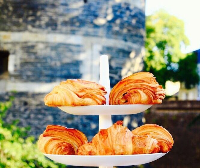 هتل Logis Hôtels Hôtel Marguerite D Anjou Angers Château