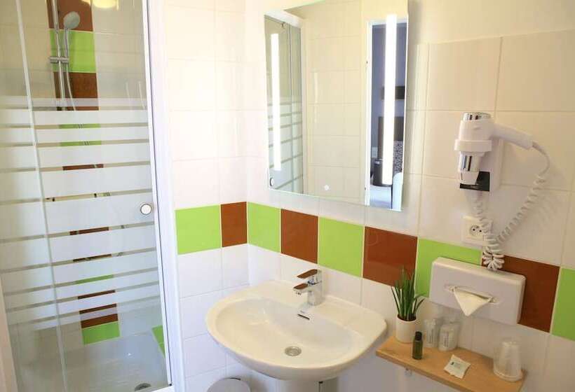 هتل Logis Hôtels Hôtel Marguerite D Anjou Angers Château