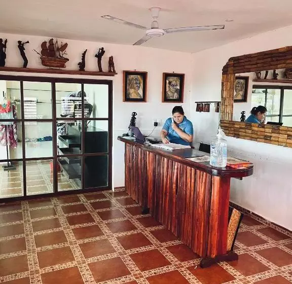 酒店 Posada El Perico Marinero