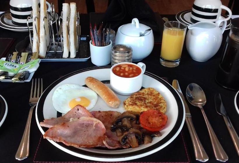 ペンション The Trevelyan