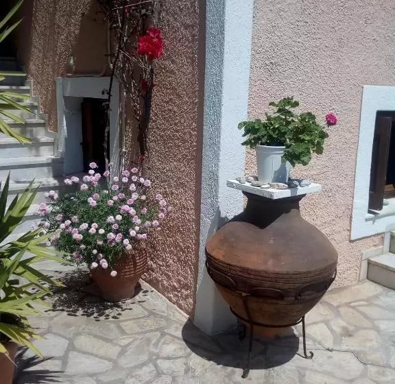 Sofia's Garden Studios