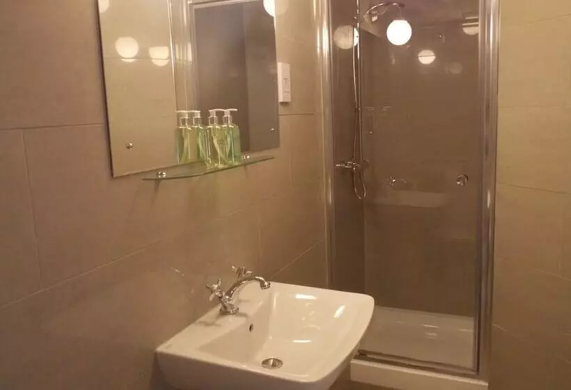 The Mountford Hotel   Free Parking