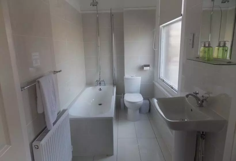 The Mountford Hotel   Free Parking